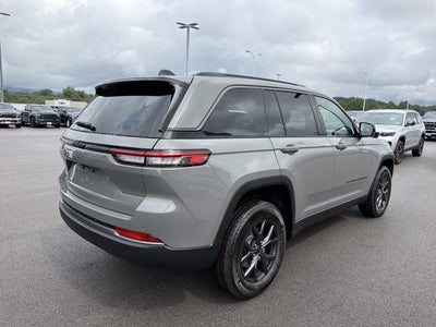 2027 Jeep Grand Cherokee Laredo Altitude
