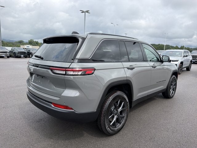 2027 Jeep Grand Cherokee Laredo Altitude