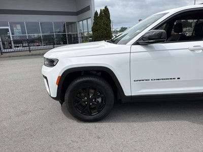 2026 Jeep Grand Cherokee Laredo Altitude