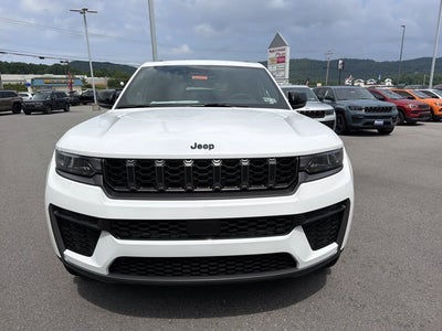 2026 Jeep Grand Cherokee Laredo Altitude