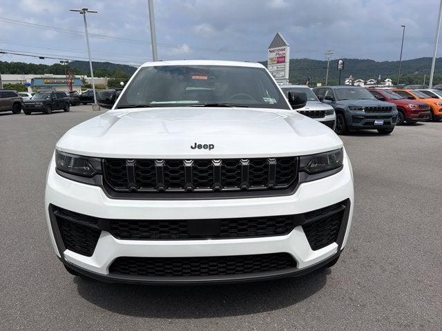 2026 Jeep Grand Cherokee Laredo Altitude