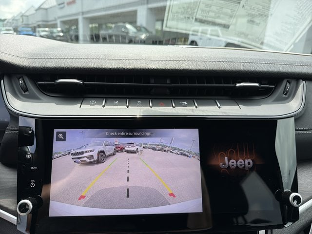 2026 Jeep Grand Cherokee Laredo Altitude