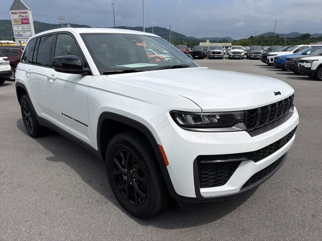 2026 Jeep Grand Cherokee Laredo Altitude