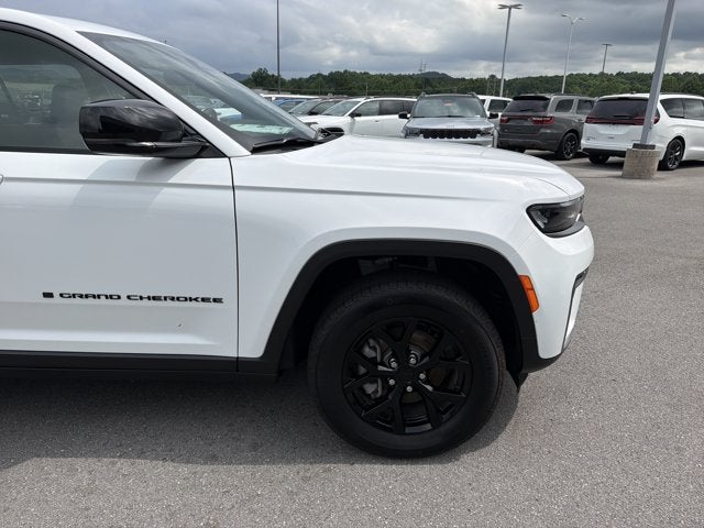 2026 Jeep Grand Cherokee Laredo Altitude