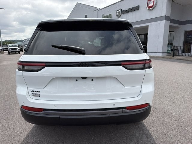2026 Jeep Grand Cherokee Laredo Altitude