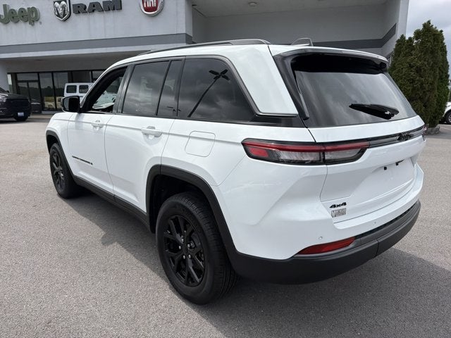 2026 Jeep Grand Cherokee Laredo Altitude