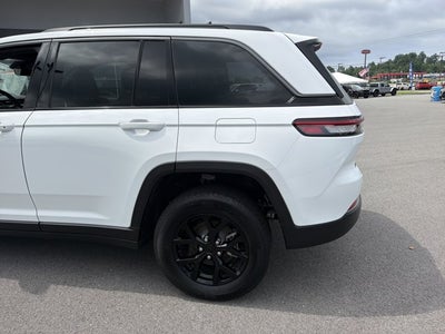 2026 Jeep Grand Cherokee Laredo Altitude