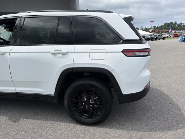 2026 Jeep Grand Cherokee Laredo Altitude