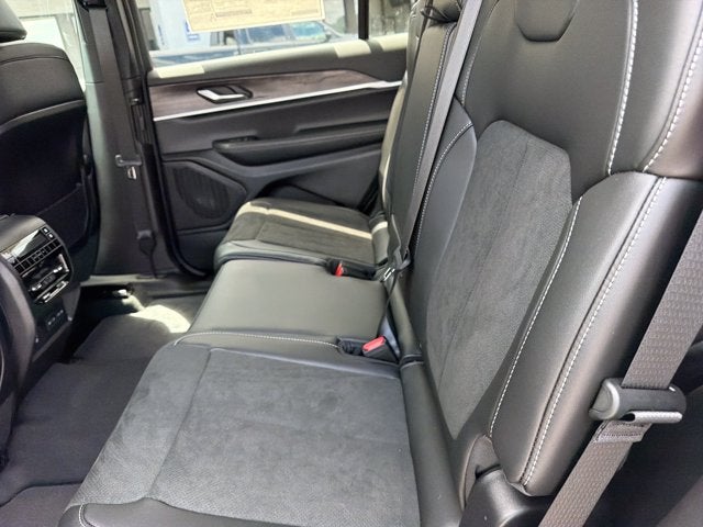 2026 Jeep Grand Cherokee L Laredo Altitude