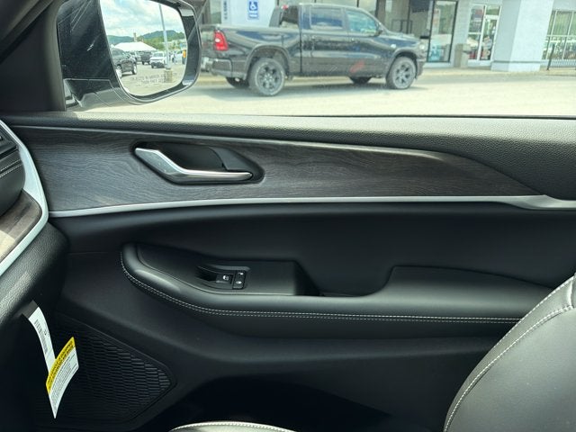 2026 Jeep Grand Cherokee L Laredo Altitude