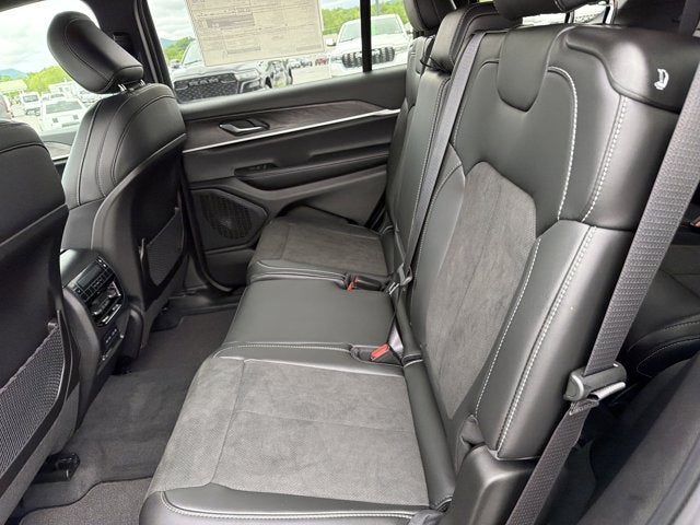 2026 Jeep Grand Cherokee L Laredo Altitude