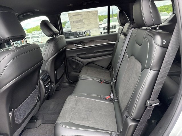 2026 Jeep Grand Cherokee L Laredo Altitude