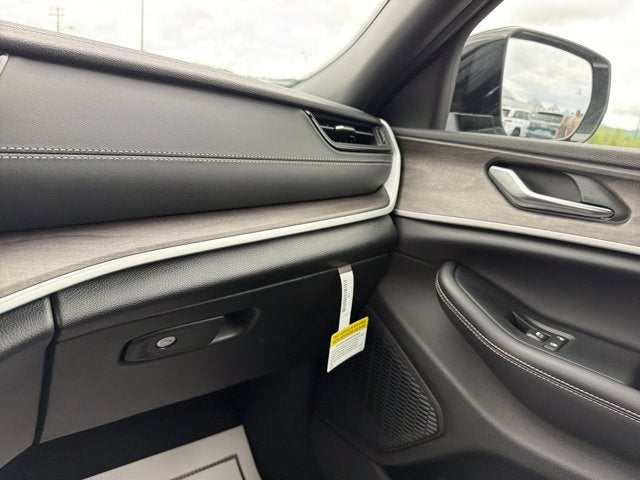 2026 Jeep Grand Cherokee L Laredo Altitude