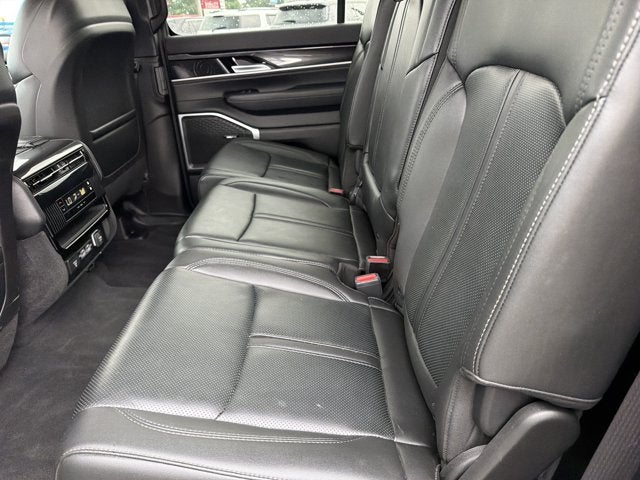 2023 Jeep Wagoneer Base
