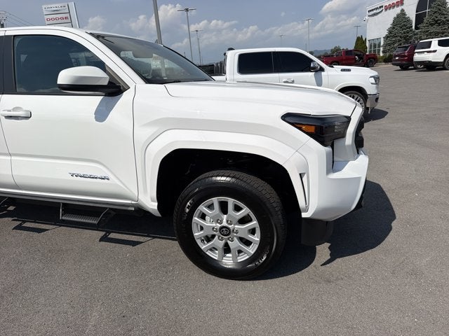 2025 Toyota Tacoma 4WD SR5