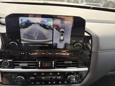 2024 Nissan Pathfinder SL
