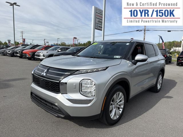 2025 Mitsubishi Outlander ES S-AWC's photo