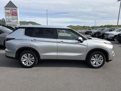 2025 Mitsubishi Outlander ES