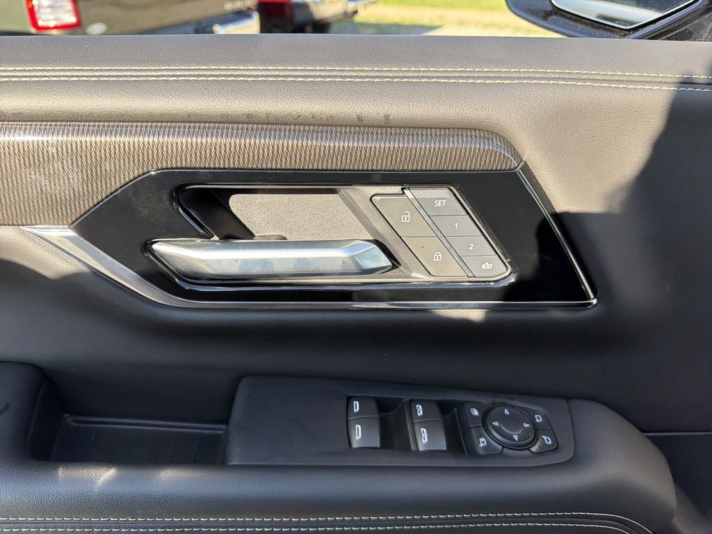 2025 GMC Yukon Elevation