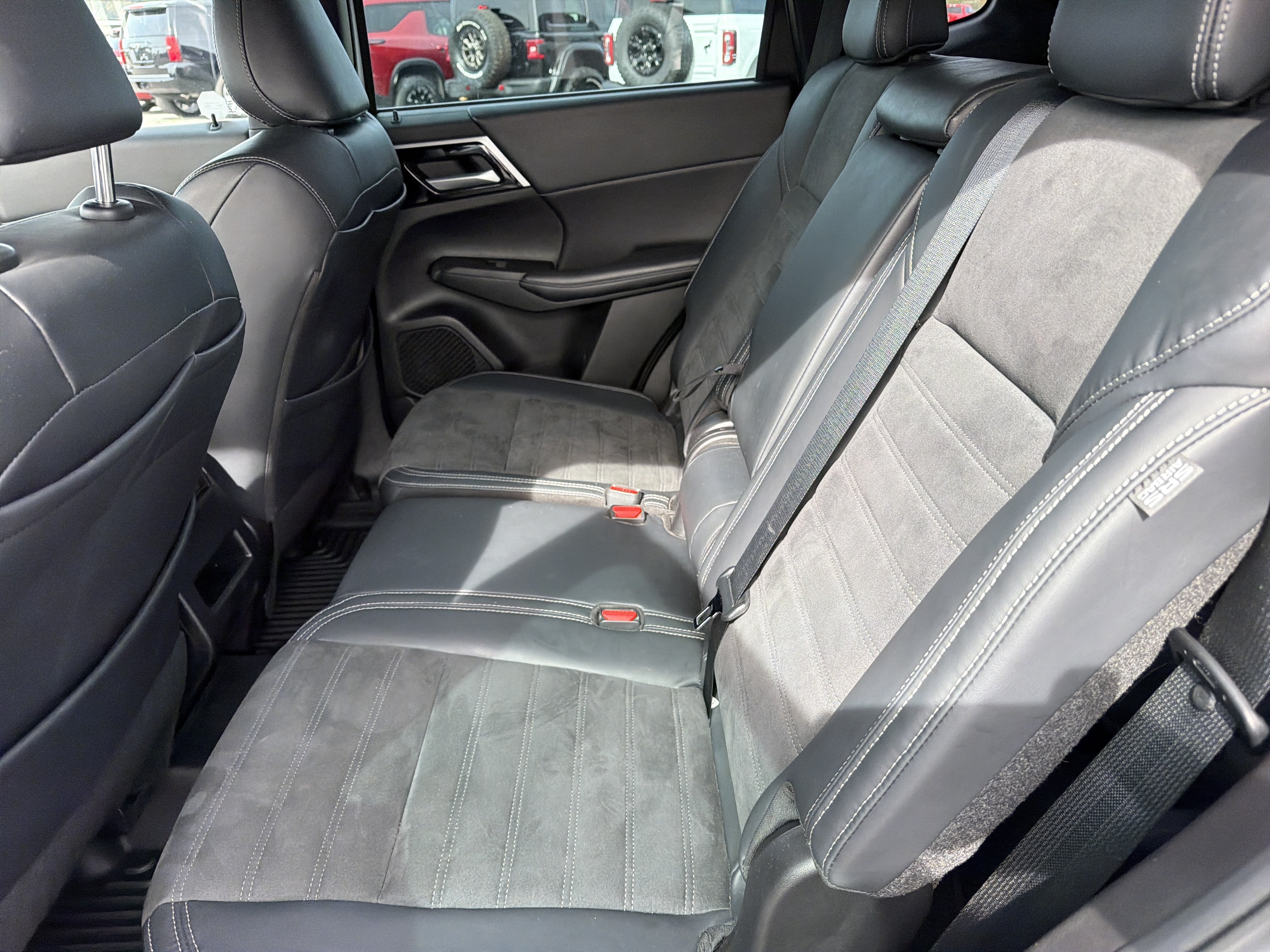 2023 Mitsubishi Outlander SE Special Edition