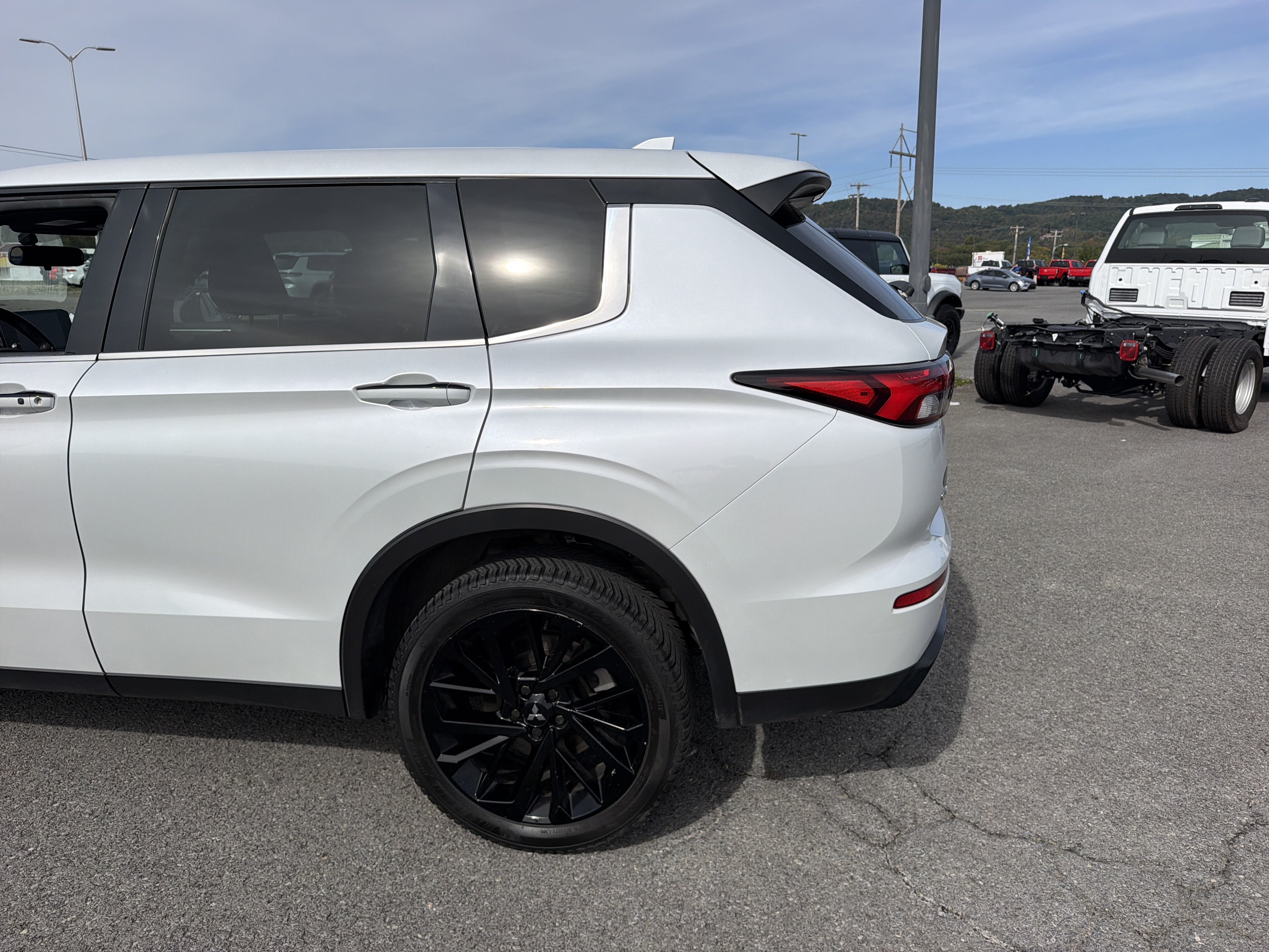 2023 Mitsubishi Outlander SE Special Edition